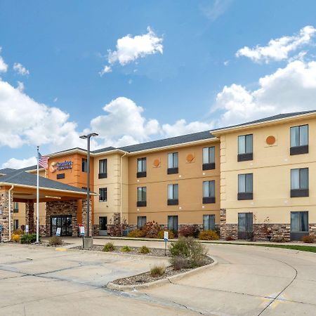 Comfort Inn & Suites Cedar Rapids North - Collins Road Buitenkant foto