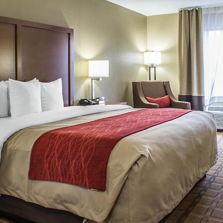 Comfort Inn & Suites Cedar Rapids North - Collins Road Buitenkant foto