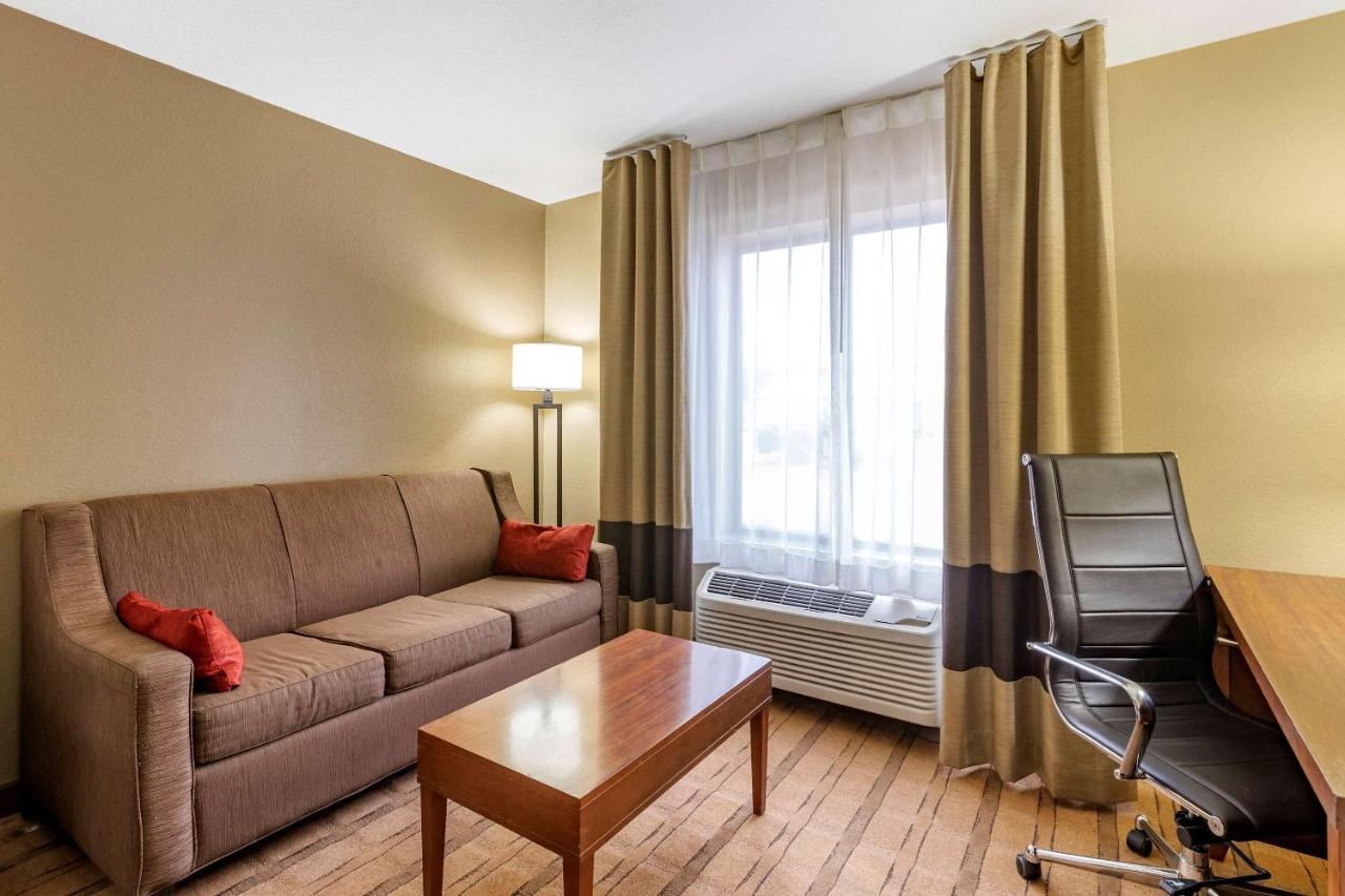 Comfort Inn & Suites Cedar Rapids North - Collins Road Buitenkant foto