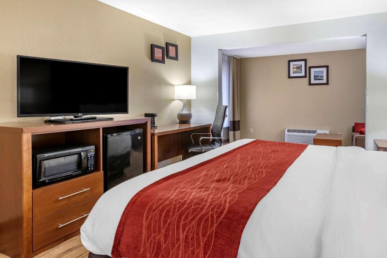Comfort Inn & Suites Cedar Rapids North - Collins Road Buitenkant foto