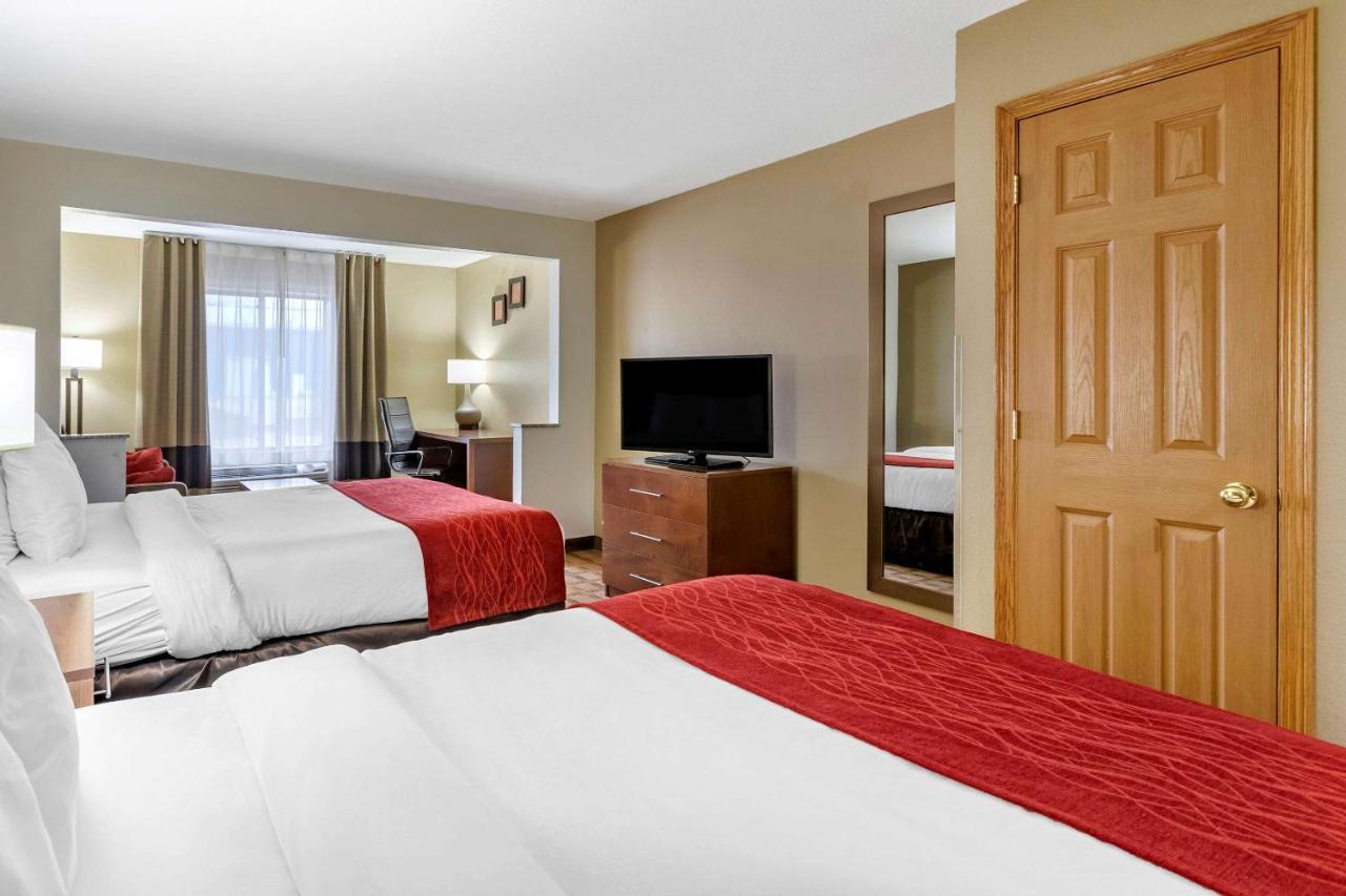 Comfort Inn & Suites Cedar Rapids North - Collins Road Buitenkant foto