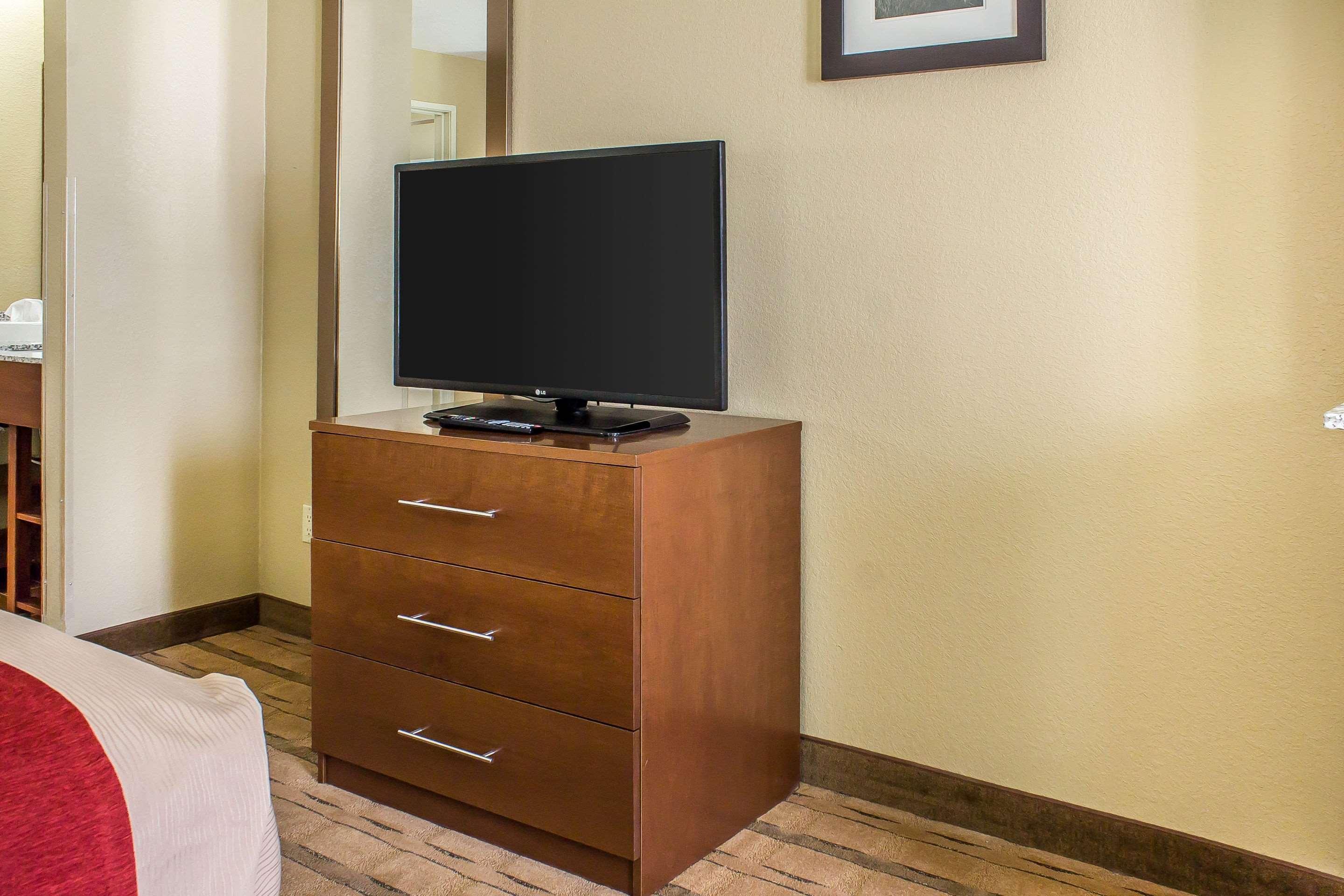 Comfort Inn & Suites Cedar Rapids North - Collins Road Buitenkant foto