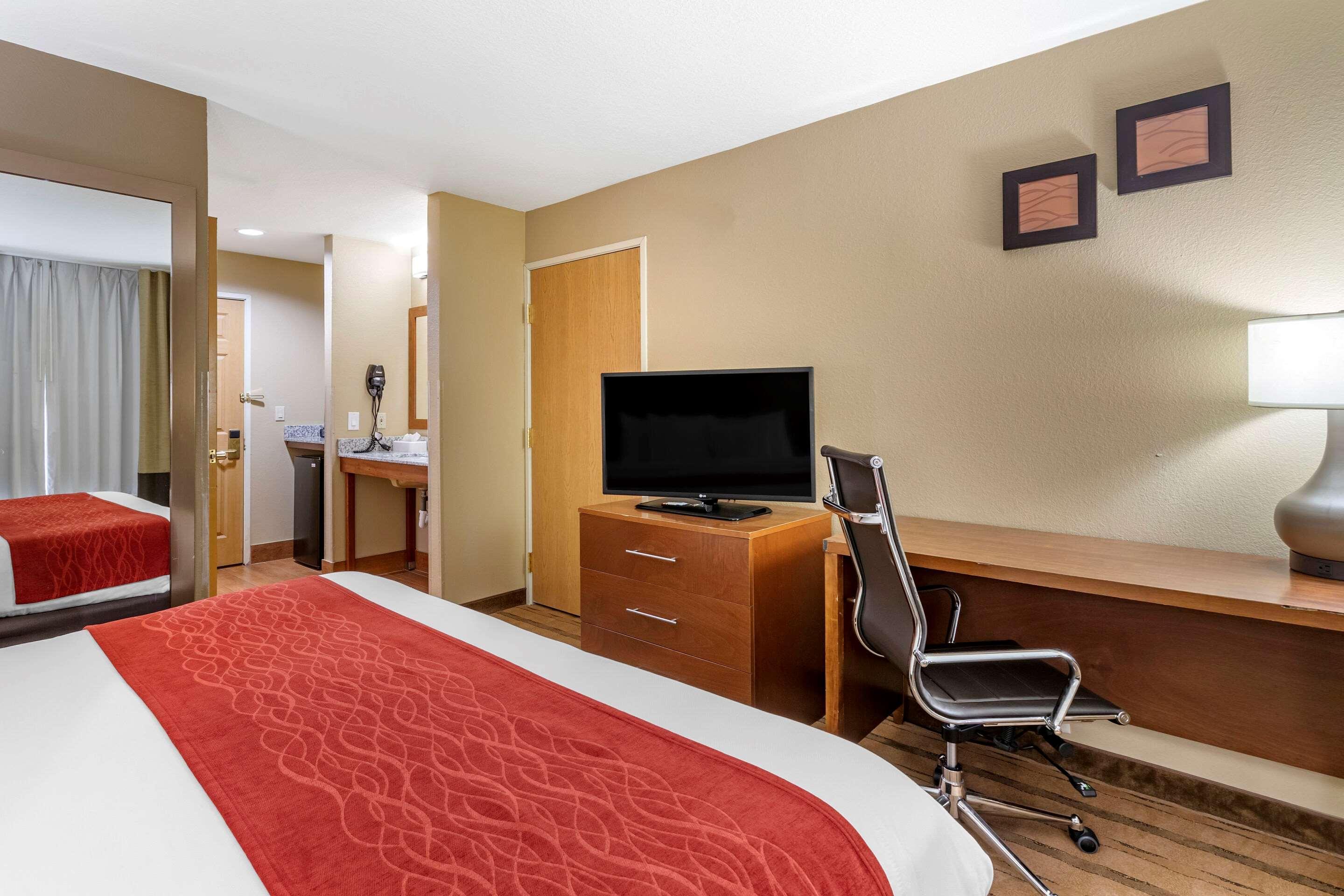 Comfort Inn & Suites Cedar Rapids North - Collins Road Buitenkant foto
