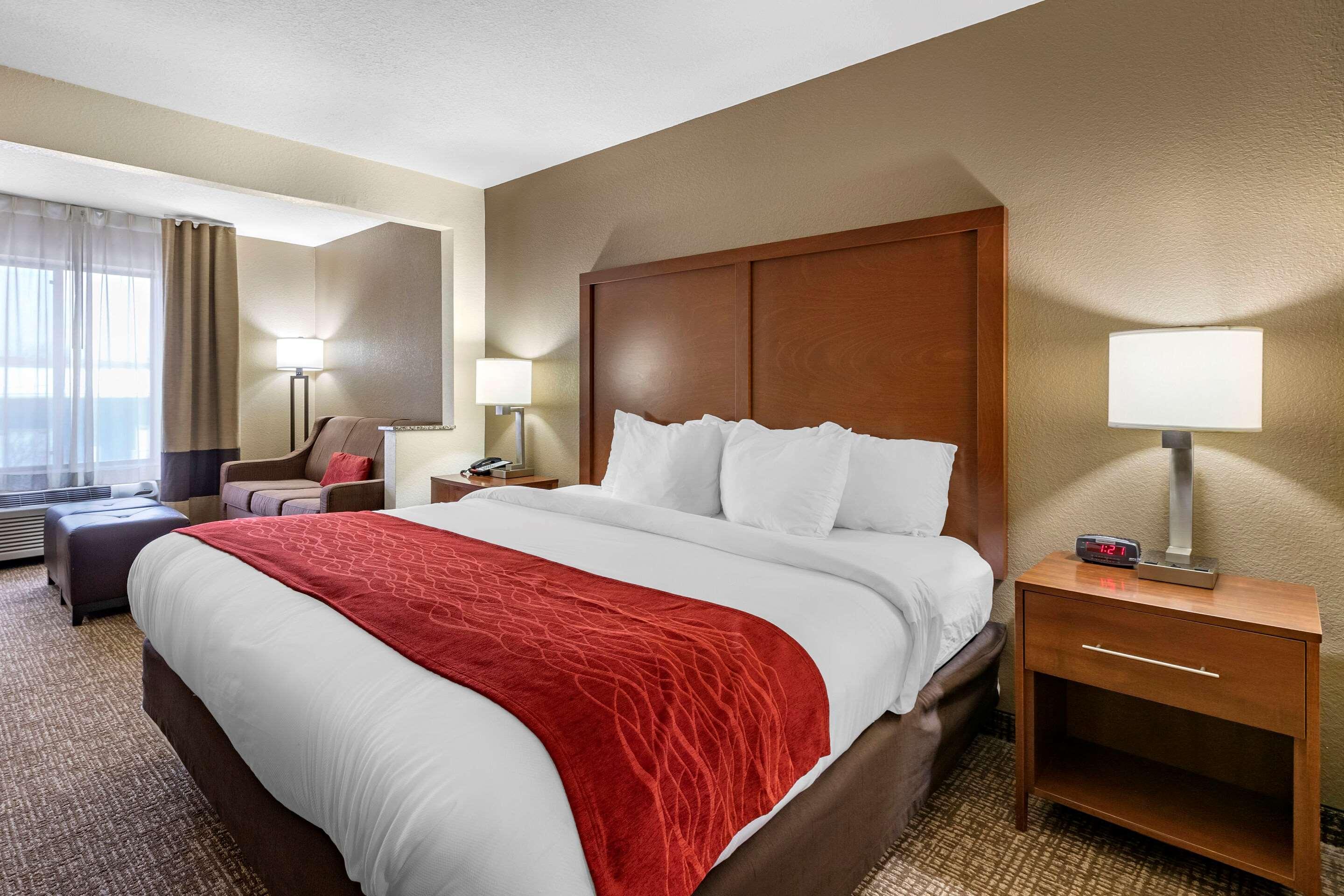 Comfort Inn & Suites Cedar Rapids North - Collins Road Buitenkant foto