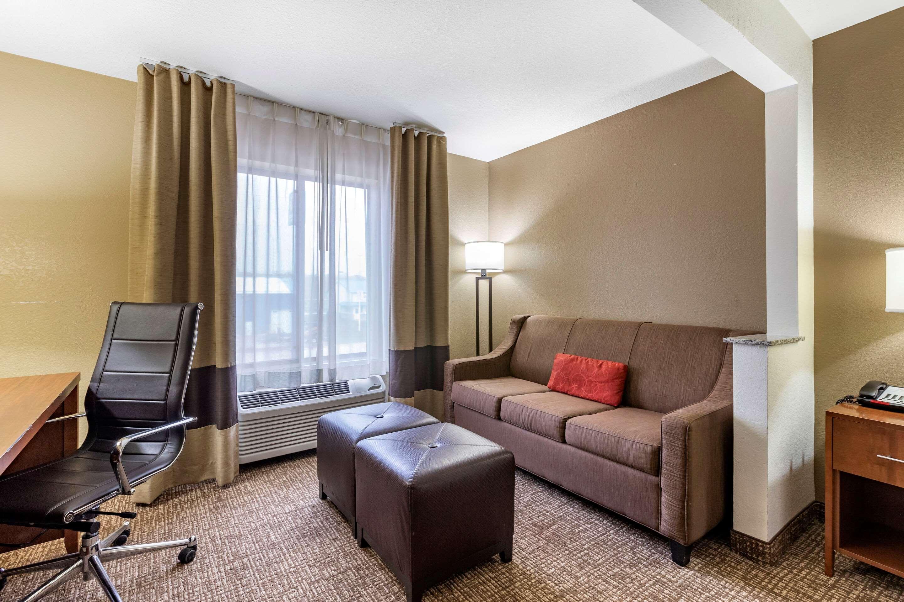 Comfort Inn & Suites Cedar Rapids North - Collins Road Buitenkant foto