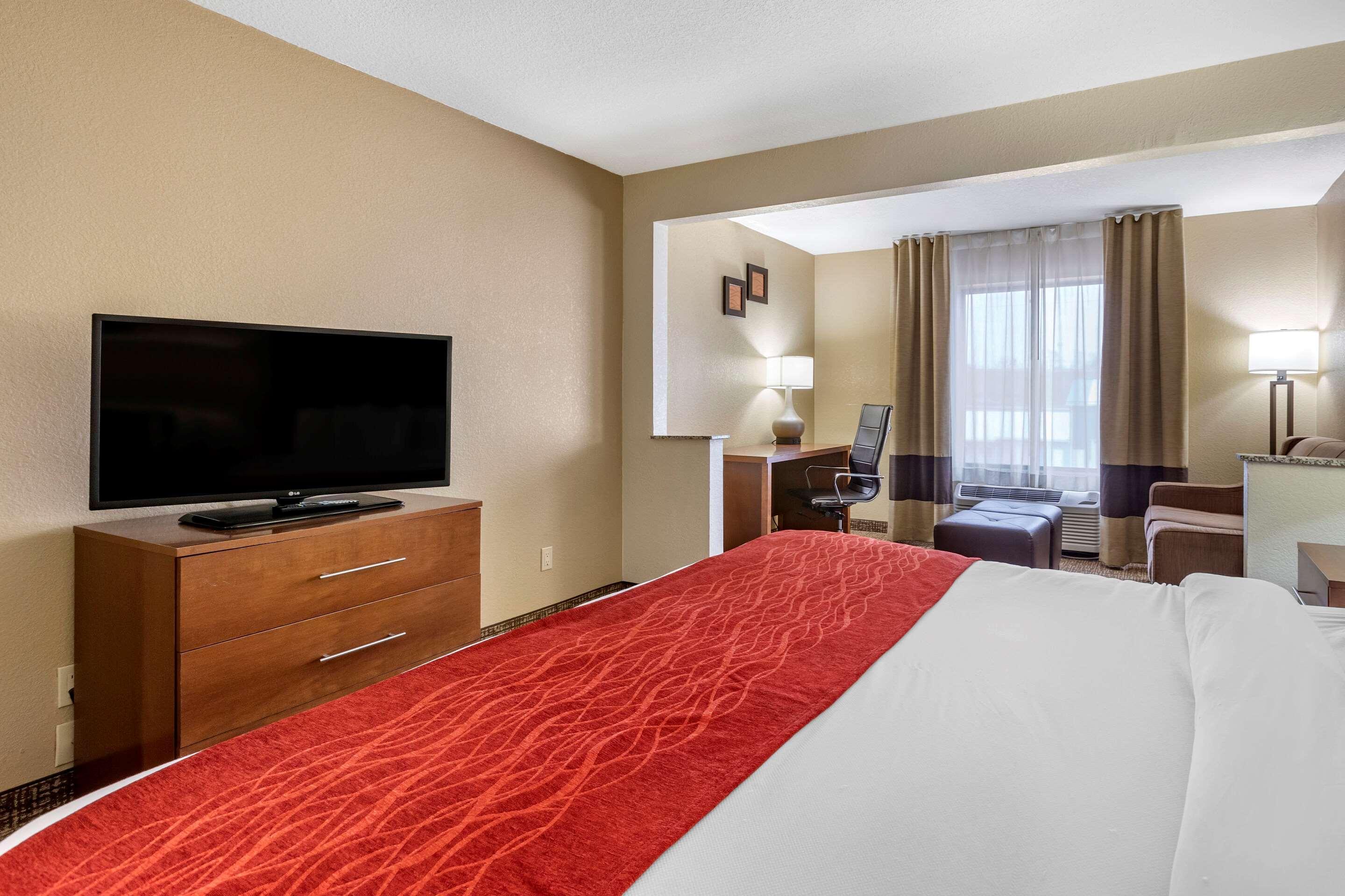 Comfort Inn & Suites Cedar Rapids North - Collins Road Buitenkant foto