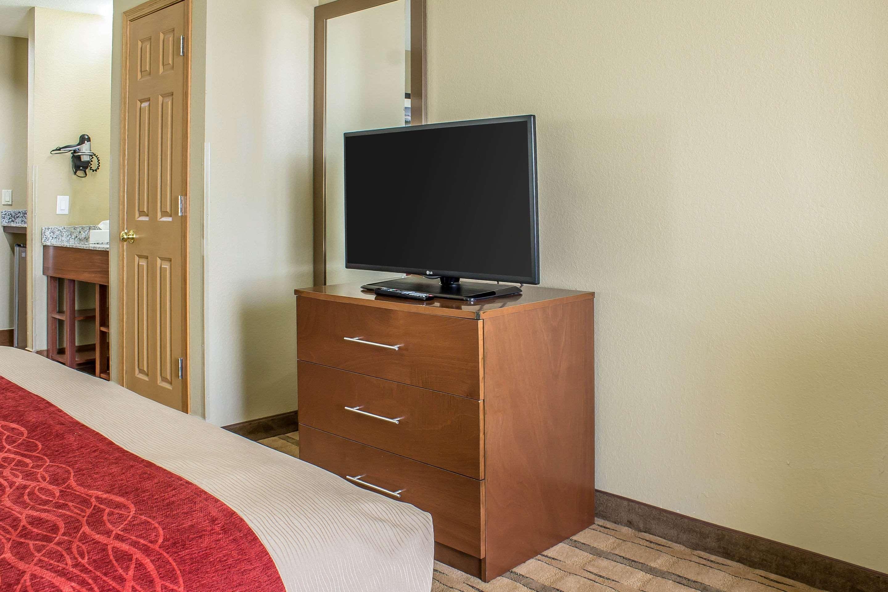 Comfort Inn & Suites Cedar Rapids North - Collins Road Buitenkant foto