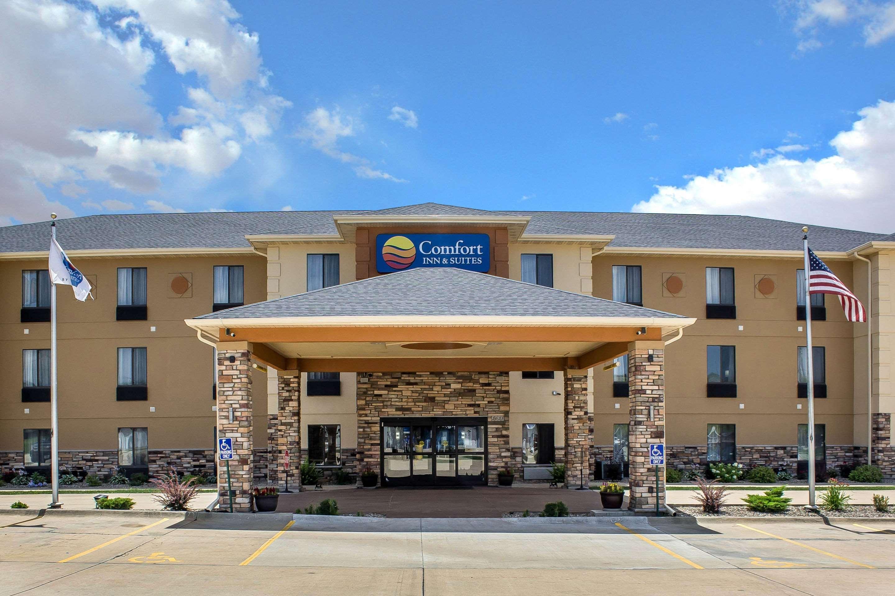 Comfort Inn & Suites Cedar Rapids North - Collins Road Buitenkant foto