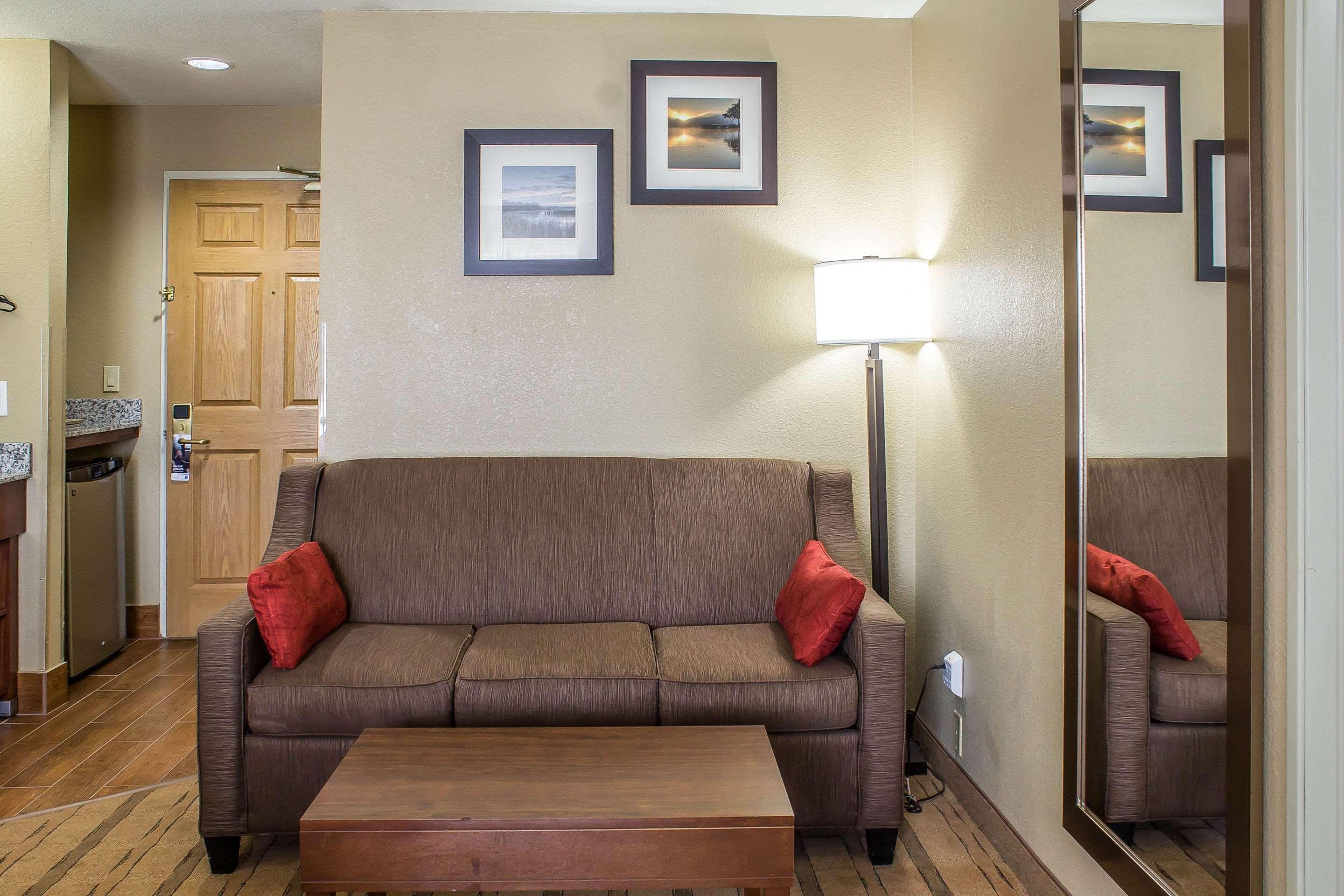 Comfort Inn & Suites Cedar Rapids North - Collins Road Buitenkant foto