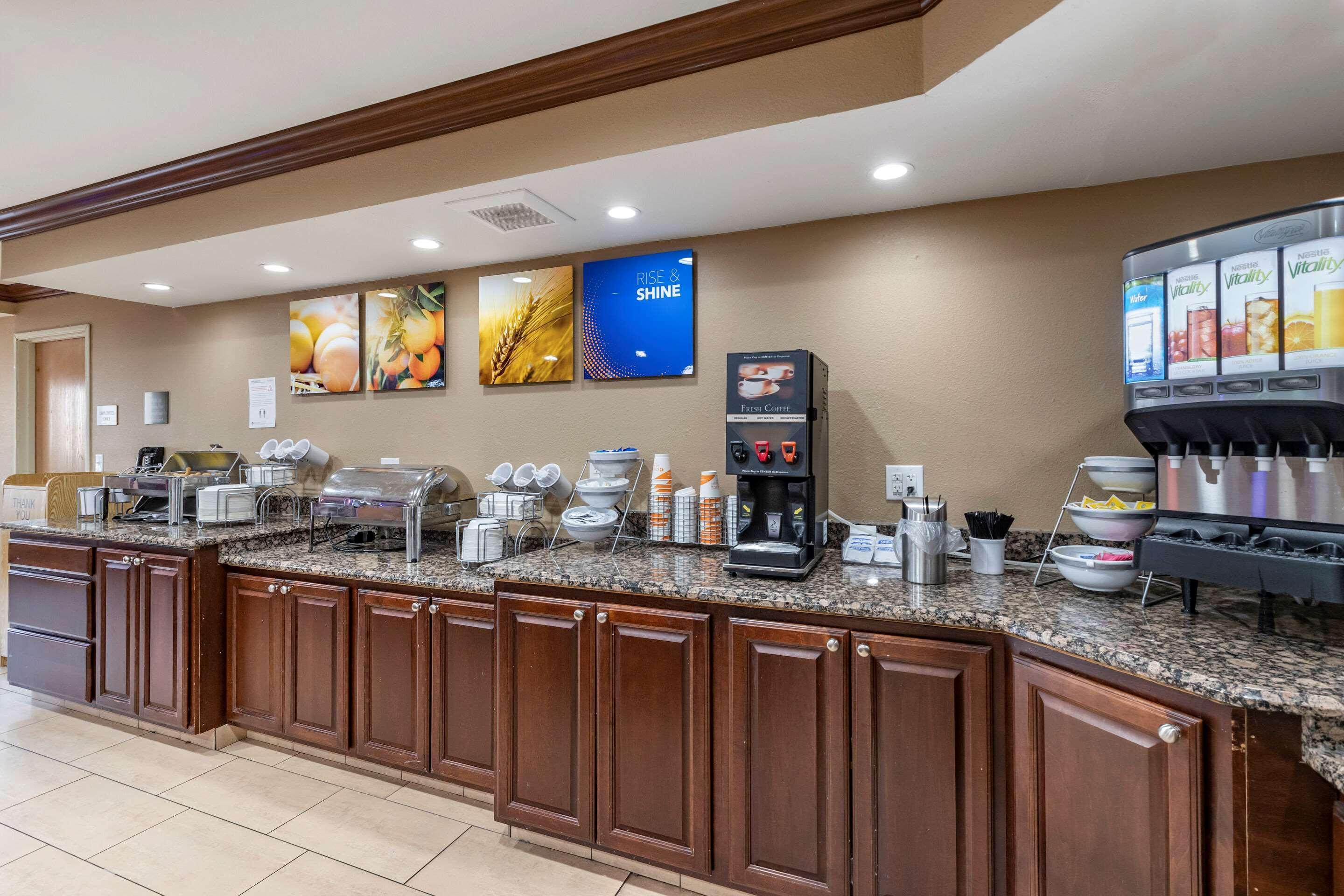 Comfort Inn & Suites Cedar Rapids North - Collins Road Buitenkant foto