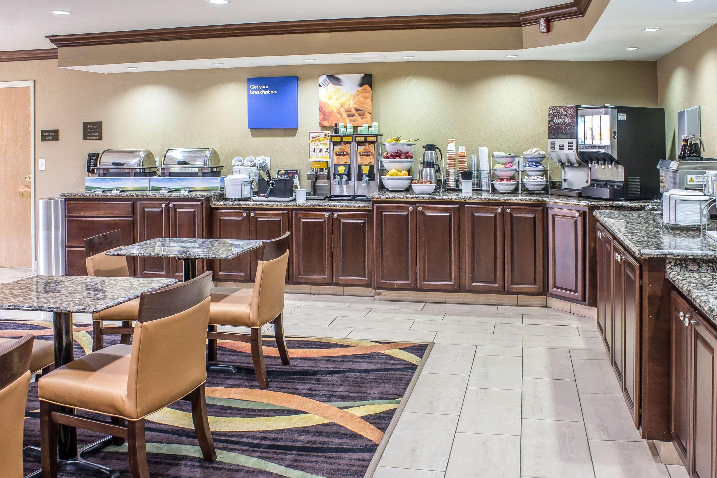 Comfort Inn & Suites Cedar Rapids North - Collins Road Buitenkant foto