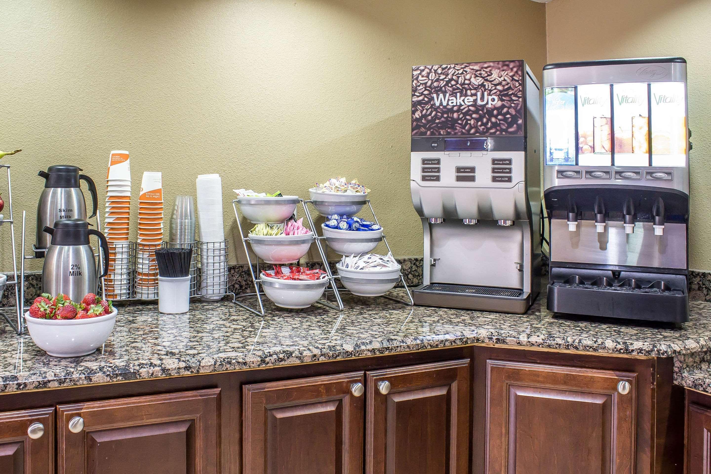 Comfort Inn & Suites Cedar Rapids North - Collins Road Buitenkant foto