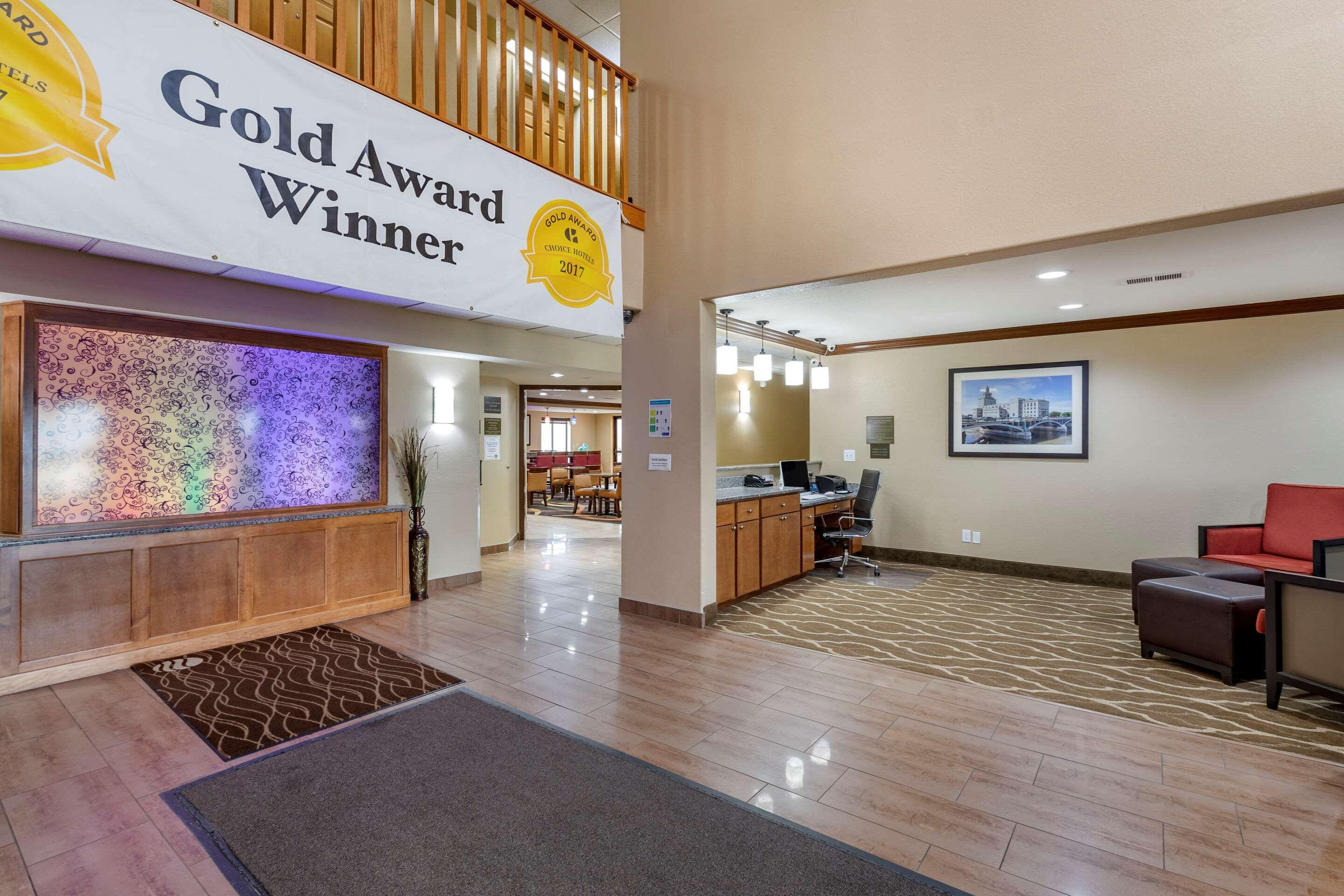 Comfort Inn & Suites Cedar Rapids North - Collins Road Buitenkant foto