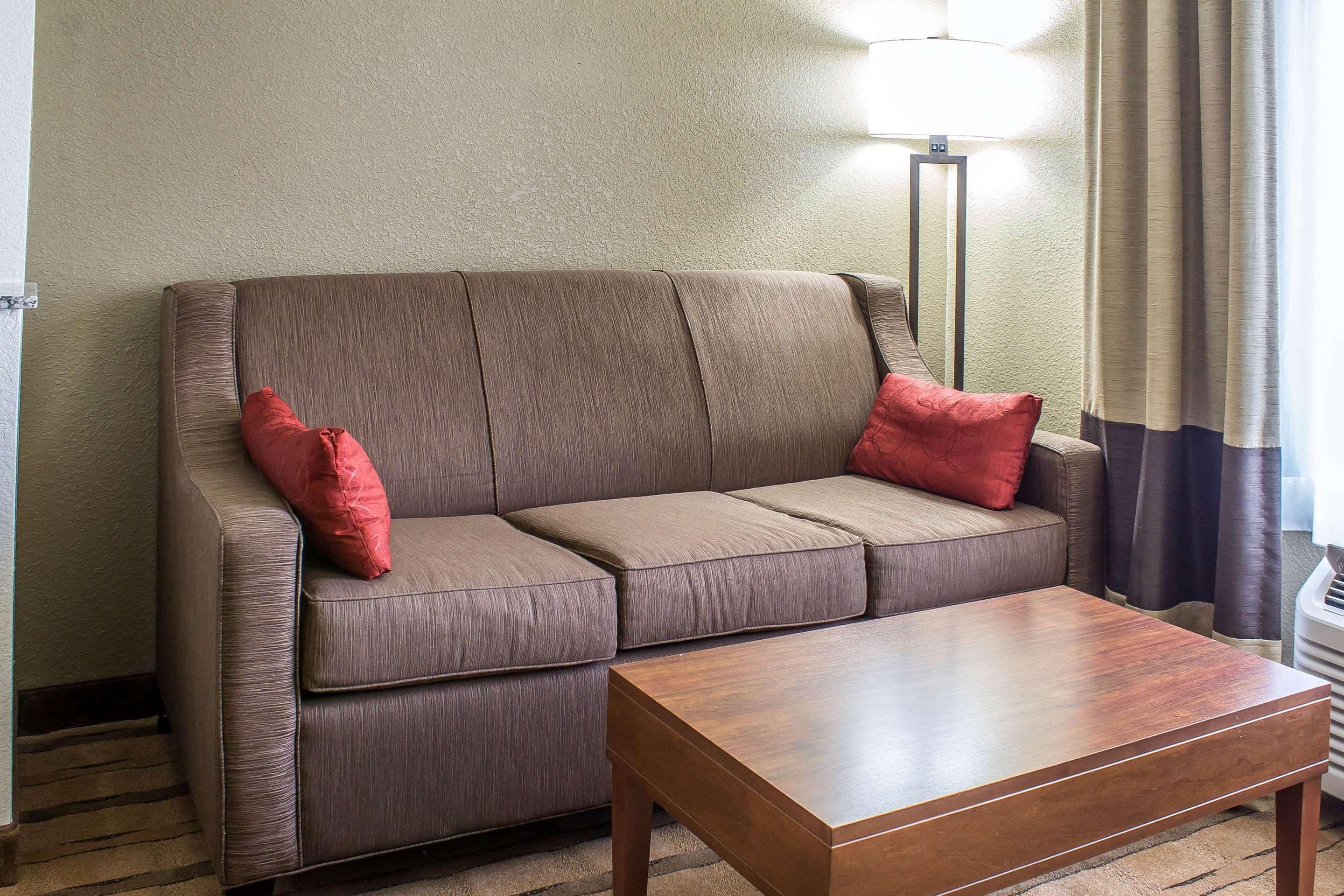 Comfort Inn & Suites Cedar Rapids North - Collins Road Buitenkant foto