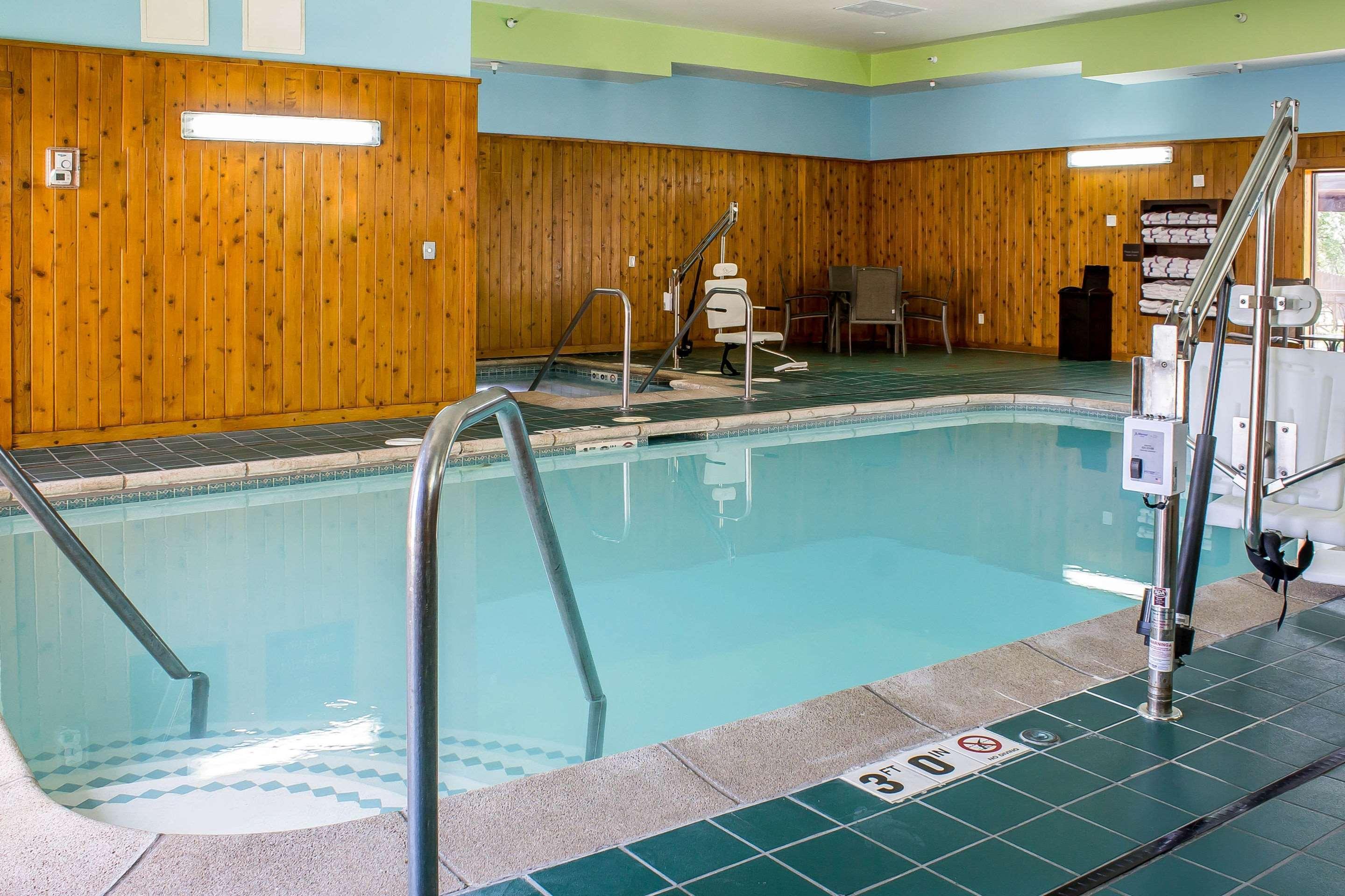 Comfort Inn & Suites Cedar Rapids North - Collins Road Buitenkant foto