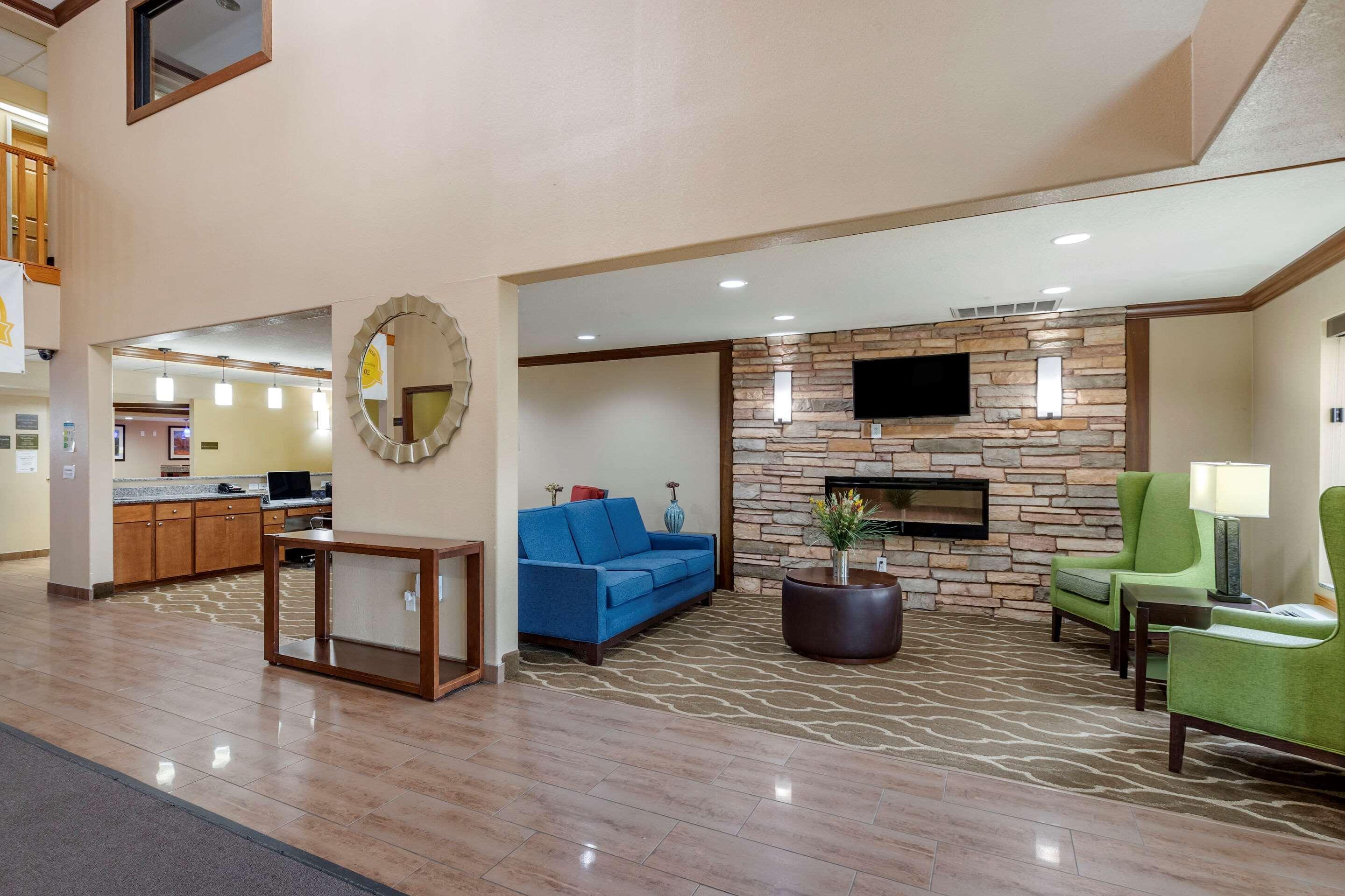 Comfort Inn & Suites Cedar Rapids North - Collins Road Buitenkant foto
