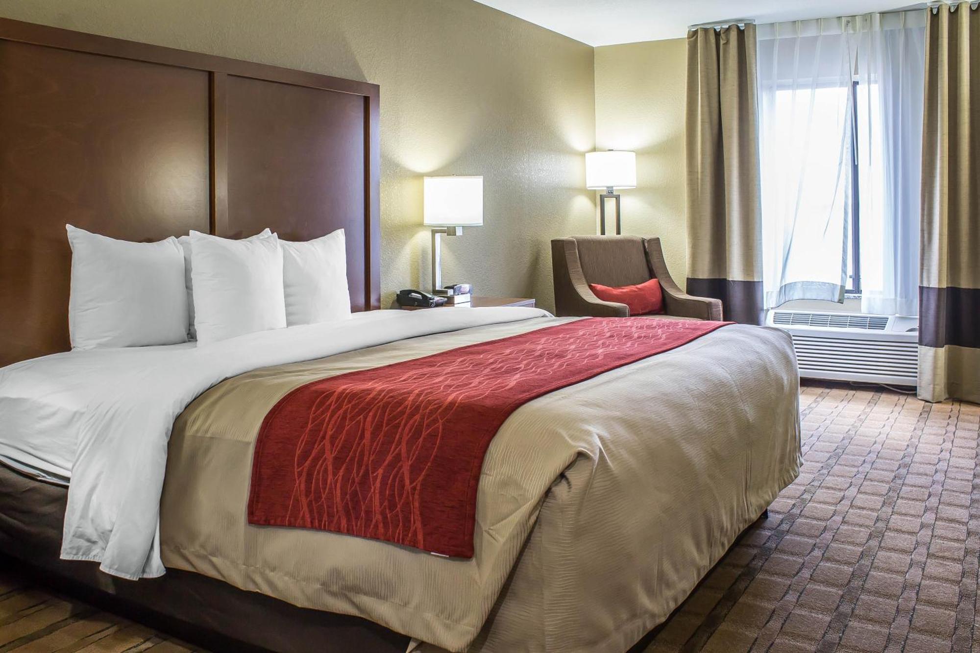 Comfort Inn & Suites Cedar Rapids North - Collins Road Buitenkant foto